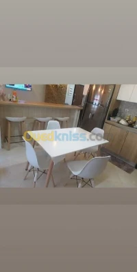 Promo Table scandinave avec 4 chaises
