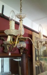 Petit lustre en laiton et cristal 3 lumières très fin