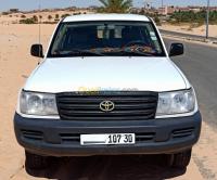 ouargla-algerie-tout-terrain-suv-toyota-land-cruiser-2007