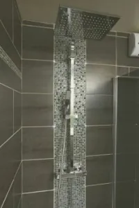 Plomberi i tonchiti