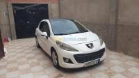 تيارت-الجزائر-سيارة-صغيرة-peugeot-207-allure-2012