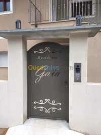 PORTE D'ENTRÉE DÉCORÉE