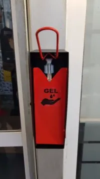 Distributeur mural de gel désinfectant