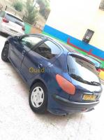 tizi-ouzou-algerie-citadine-peugeot-206-1999