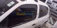 قالمة-الجزائر-سيارة-صغيرة-renault-clio-2-2000