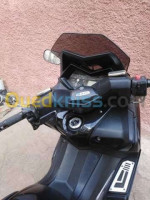 alger-bouzareah-algerie-motos-scooters-yamaha-iron-2014