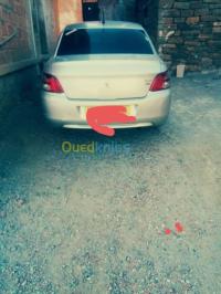الطارف-الذرعان-الجزائر-صالون-سيدان-peugeot-301-active-2014