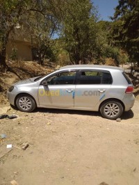 البويرة-الأخضرية-الجزائر-سيدان-متوسطة-volkswagen-golf-6-2010
