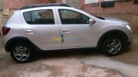عين-الدفلى-الأشياخ-الجزائر-سيارة-صغيرة-dacia-sandero-2017