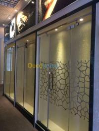 إشهار-و-اتصال-vitrine-en-verre-trempe-البليدة-الجزائر-وسط-بئر-مراد-رايس