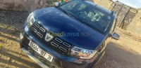 أدرار-الجزائر-سيارة-صغيرة-dacia-sandero-stepway-2017