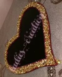 Plateaux miroirs et broderies 