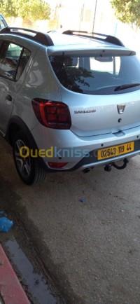 عين-الدفلى-العطاف-الجزائر-سيارة-صغيرة-dacia-sandero-stepway-privilege-2019