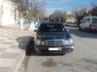 tlemcen-algerie-grande-berline-mercedes-benz-classe-e-1997