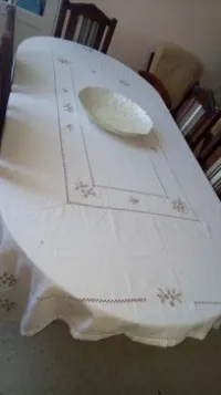 table avec 6 chaises.