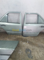 tizi-ouzou-algerie-pièces-carrosserie-porte-mercedes-e250