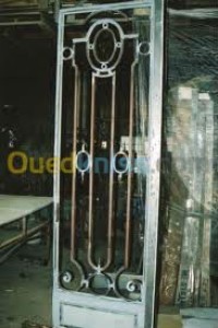 قسنطينة-الجزائر-نجارة-و-أثاث-menuisrie-metalique-rideau-electrique