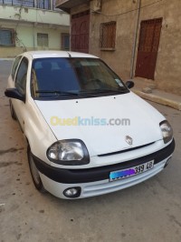 غليزان-جديوية-الجزائر-سيارة-صغيرة-renault-clio-2-1999