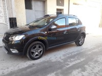 أم-البواقي-سوق-نعمان-الجزائر-سيارة-صغيرة-dacia-sandero-stepway-2017