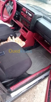 تيزي-وزو-فريحة-الجزائر-سيارة-صغيرة-volkswagen-golf-2-1991