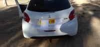 الجلفة-الجزائر-سيارة-صغيرة-peugeot-208-2015