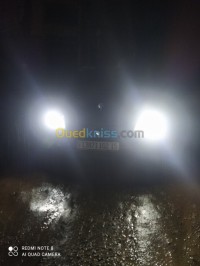 تيزي-وزو-إليلتن-الجزائر-سيارة-صغيرة-renault-clio-2-2002