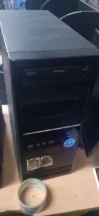 Pc de bureau avec ça table