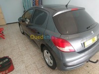 البيض-الجزائر-سيارة-صغيرة-peugeot-207-2012