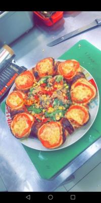 الجزائر-بئر-خادم-سياحة-و-تذوق-الطعام-pizza-plakist-cripes