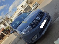 وهران-الجزائر-سيارة-صغيرة-dacia-sandero-stepway-2017