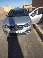 laghouat-el-houaita-algerie-berline-renault-symbol-made-in-bladi-2019