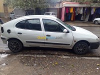 البويرة-عين-بسام-الجزائر-سيارة-صغيرة-renault-megane-1-1998
