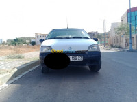 relizane-oued-rhiou-algerie-citadine-renault-clio-1-1996