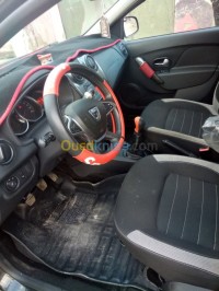 بجاية-أقبو-الجزائر-سيارة-صغيرة-dacia-sandero-2018