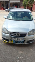 tizi-ouzou-ouadhia-algerie-berline-volkswagen-jetta-life-2008