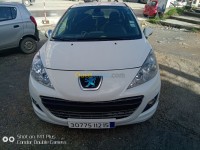 تيزي-وزو-الجزائر-سيارة-صغيرة-peugeot-207-2012