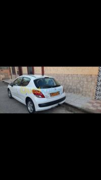 سيدي-بلعباس-الجزائر-سيارة-صغيرة-peugeot-207-2012