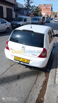 وهران-مسرغين-الجزائر-سيارة-صغيرة-renault-clio-campus-2014