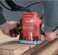 Defonceuse 900W MAKITA ROUGE