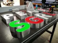 Fabrication panneaux publicitaires et lettres lumineuse 