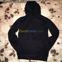 الجزائر-بئر-مراد-رايس-سترة-بغطاء-رأس-و-سويتر-sweats