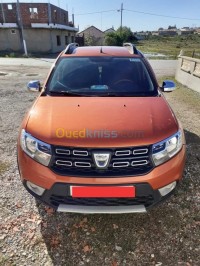 الطارف-عين-العسل-الجزائر-سيارة-صغيرة-dacia-sandero-stepway-2017