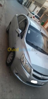 oran-algerie-citadine-chevrolet-sail-5-portes-2011