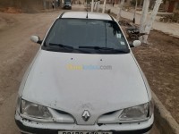 تيسمسيلت-الجزائر-سيارة-صغيرة-renault-megane-1-1998
