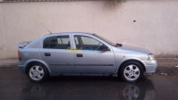 blida-algerie-moyenne-berline-opel-astra-2000