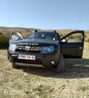 souk-ahras-algerie-tout-terrain-suv-dacia-duster-2014