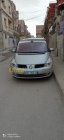 constantine-algerie-break-familiale-renault-espace-2003