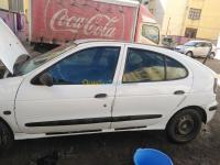 bouira-lakhdaria-algerie-citadine-renault-megane-1-2001