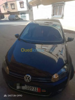 oran-bir-el-djir-algerie-moyenne-berline-volkswagen-golf-6-2009