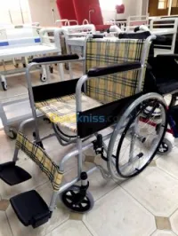 Fauteuil roulant jaune 